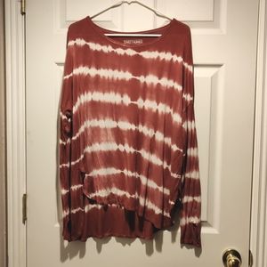 Tye Dye top with side slits and thumb holes!